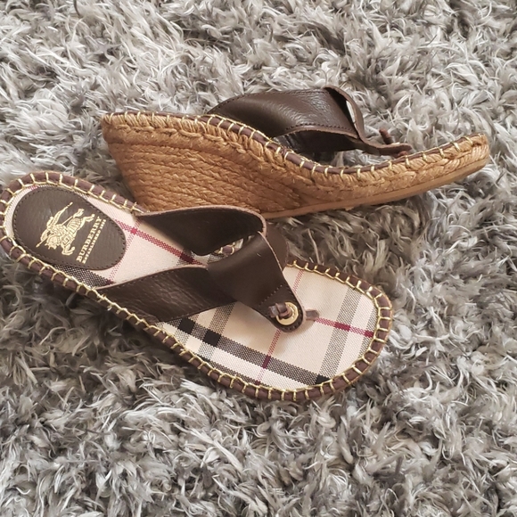 SALE⚡️BURBERRY LEATHER PLATFORM SANDALS SZ 39👇 - Picture 1 of 9
